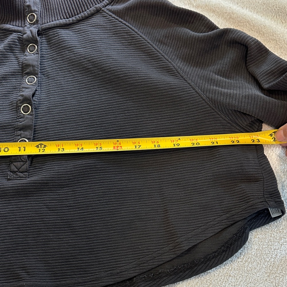 NWOT -FP Movement- Black Ribbed Women's cropped Sweater size XS - Picture 4 of 9